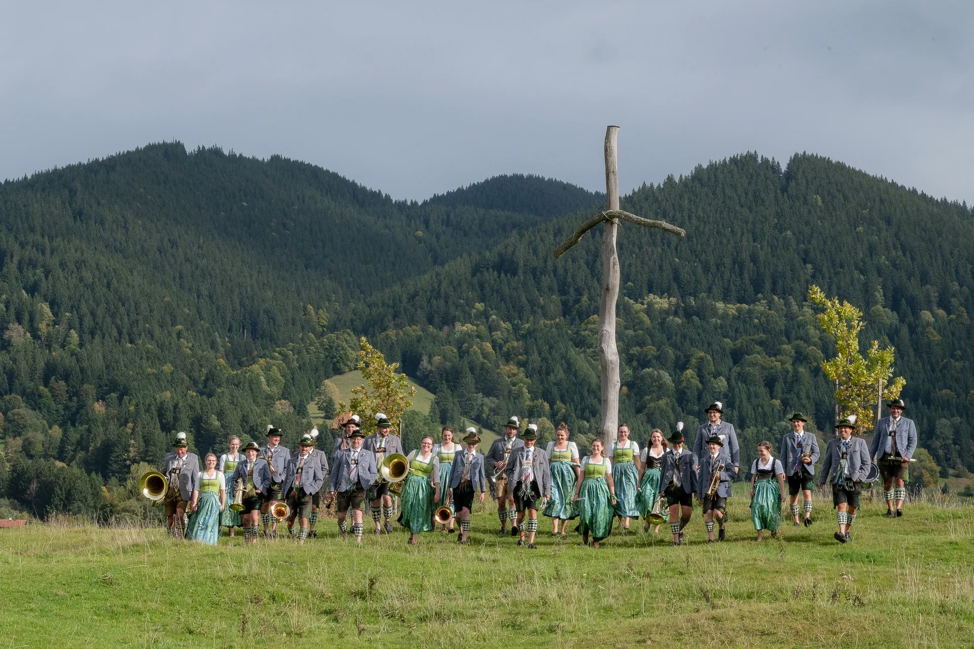 Galeriebild: BK_Altenau_2025_gehend.webp - Blaskapelle Altenau
