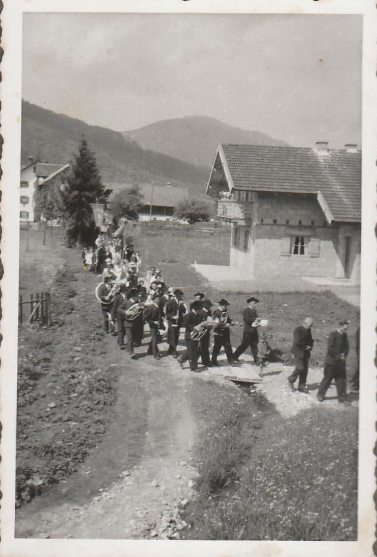 Historischer Auftritt der Blaskapelle Altenau an Fronleichnam im Gründungsjahr 1954